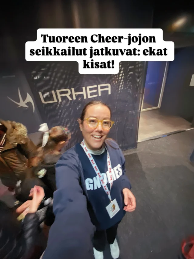 Eka kisakokemus cheerjoukkueen jojona! 🎀

Ryhdyin esikoisen kilpacheerleading-joukkueen jojoksi eli joukkueenjohtajaksi kauden alussa.

Se on vapaaehtoistoimintaa, ja jojojen tehtävät vaihtelevat kuulemani mukaan paljonkin joukkueiden ja lajien välillä. Urheilijoiden ikäkin vaikuttaa. Mutta yksinkertaisimmillaan jojojen tehtävä on olla valmentajien oikeita käsiä. Niitä tyyppejä, jotka pyrkivät hoitamaan kaikenlaista sälää, jotta valmentajille jää aikaa ja kaistaa valmentaa.

Itselläni on nyt jojona takana perustreeniarjen lisäksi leiri, esitys ja kisat. 

Ja voi että on ollut suloista ja antoisaa 🥰❤️ 

@gsfinland #gsfinland #cheerleadingfinland #joukkueenjohtaja #seurasydän #vapaaehtoistyö