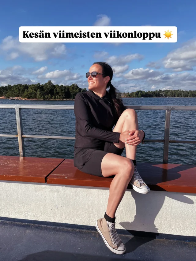 Eikä siinä: seuraavaksi lempeä liukuma seuraavaan lempivuodenaikaani 💛

#lähiömutsitravels #isovasikkasaari #espoonsaaristo #lähimatkailu